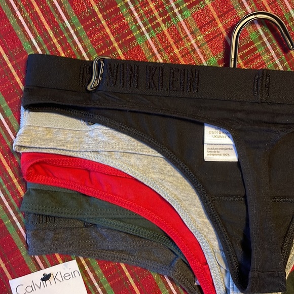 Brand New Calvin Klein Set of 5 Cotton Thongs Underwear Solid Christmas - Picture 12 of 16